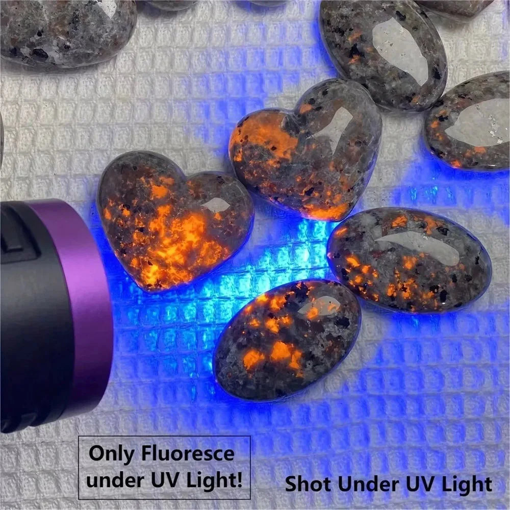 Natural Yooperlite Heart Stone UV Reactive Sodalite Glowing Tumbled Gemstone Crystal for Home Decor Collection Gift