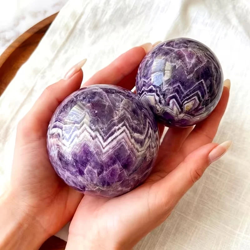 1 random Bohemian style natural amethyst quartz ball with inspirational features, suitable for home and office decoration, perfect birthday and holiday gifts, can be used for special crystal collectibles